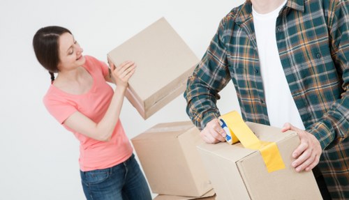 Removal van for apartments and residential moves in Roehampton