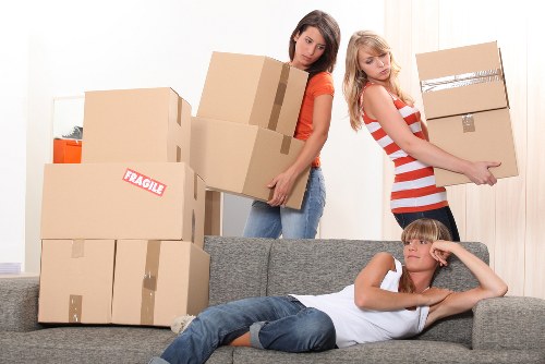 Organised moving boxes for households and businesses in Roehampton